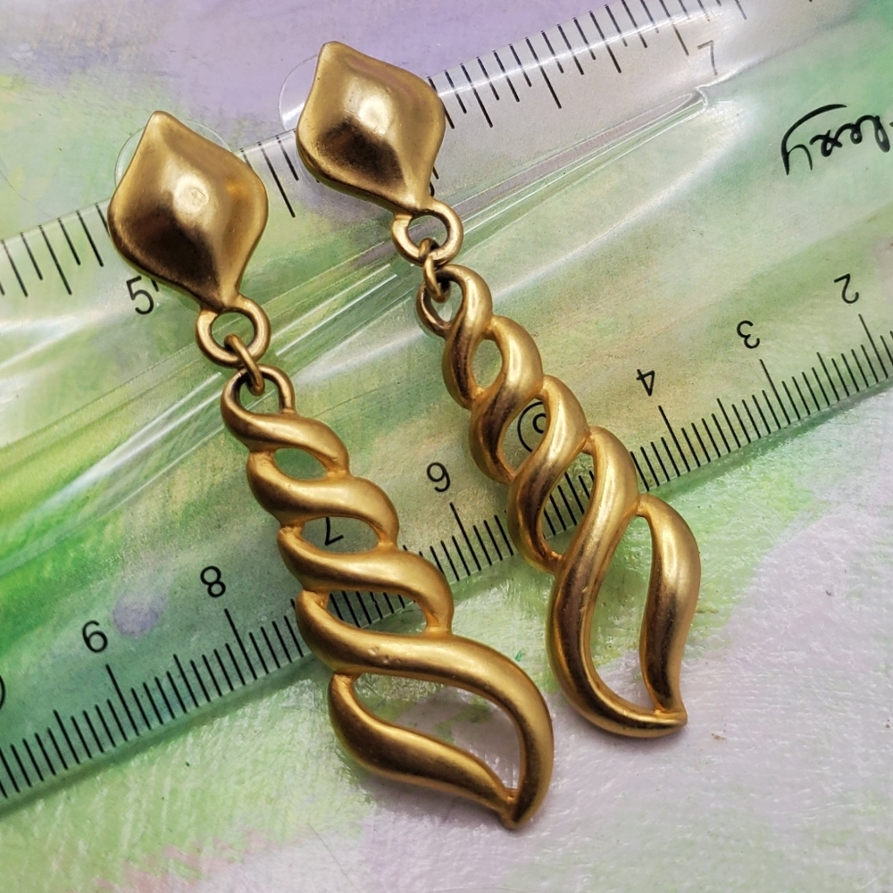 90s Matte Gold Earrings Dangle Pierced Retro Chic Jaclyn Smith